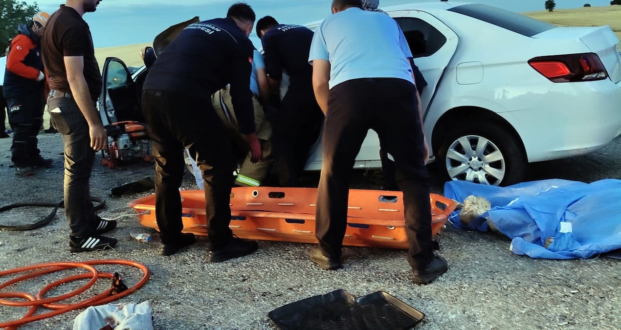 Düğün konvoyunda feci kaza: 2 ölü, 5 yaralı